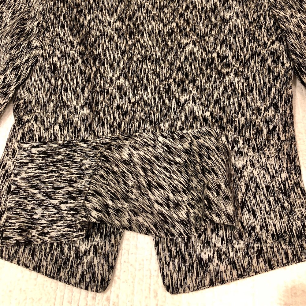 Express | Black And White Patterned Cropped Jacket - image 4